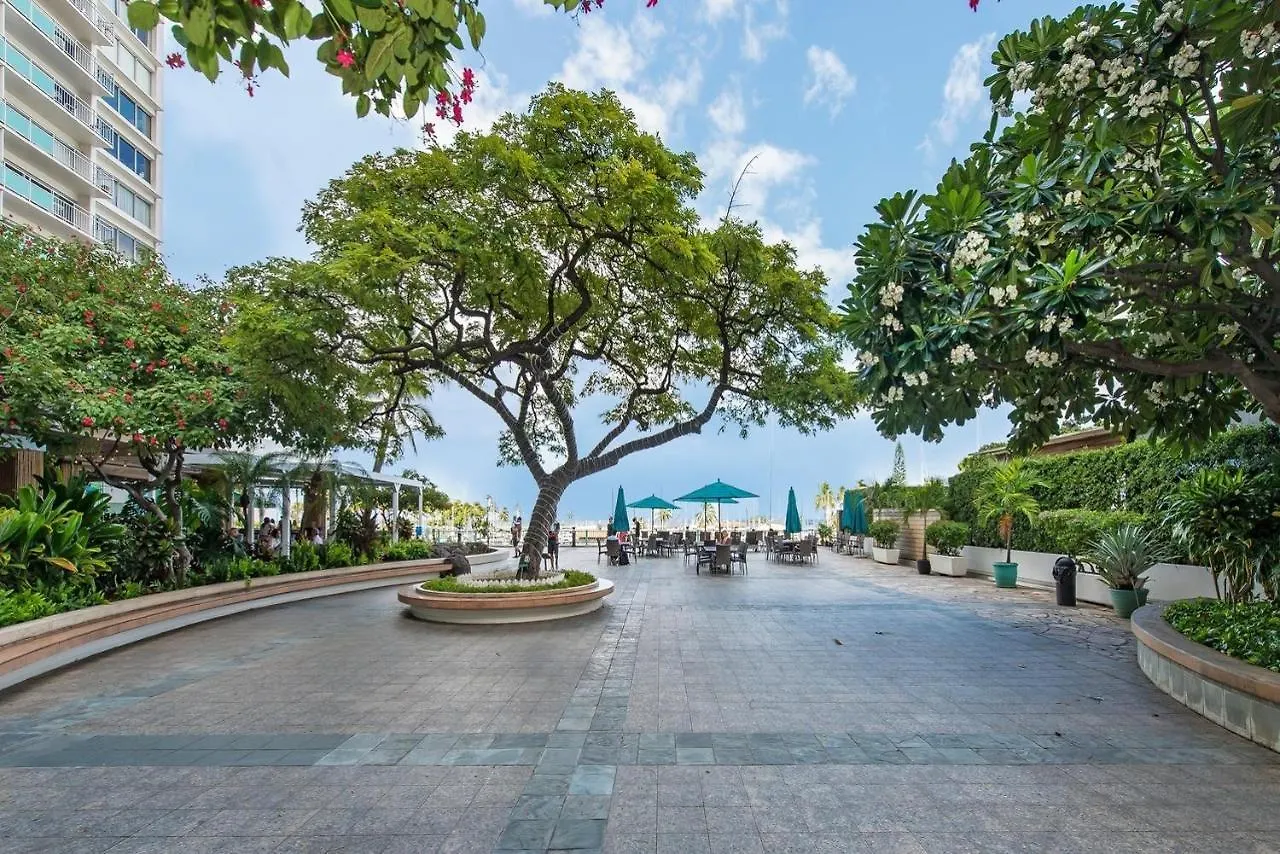 Ilikai Tower 1 Bedroom City View Condos With Private Lanai & Free Wifi! Honolulu USA
