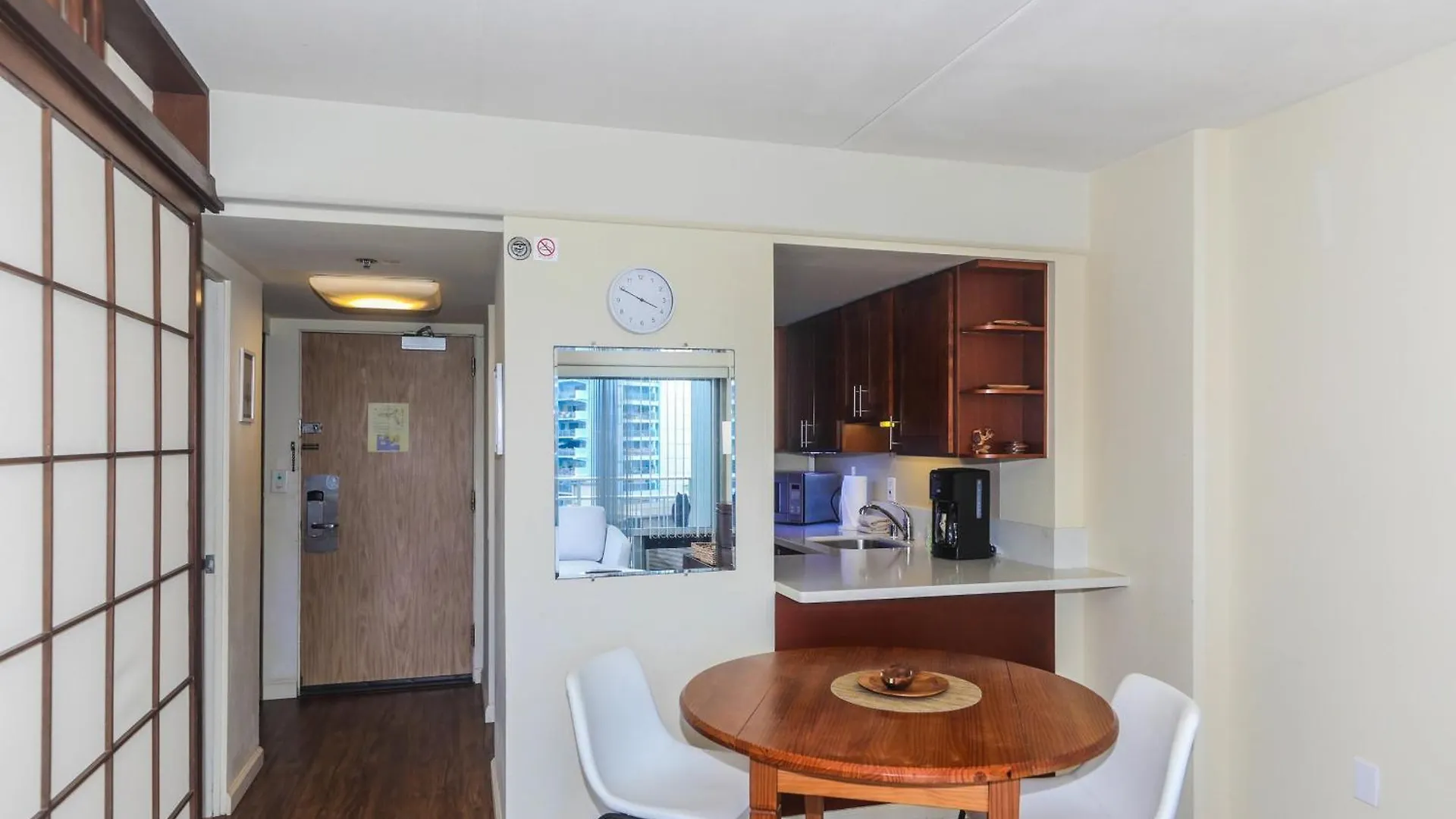 Ilikai Tower 1 Bedroom City View Condos With Private Lanai & Free Wifi! Honolulu Apartmán