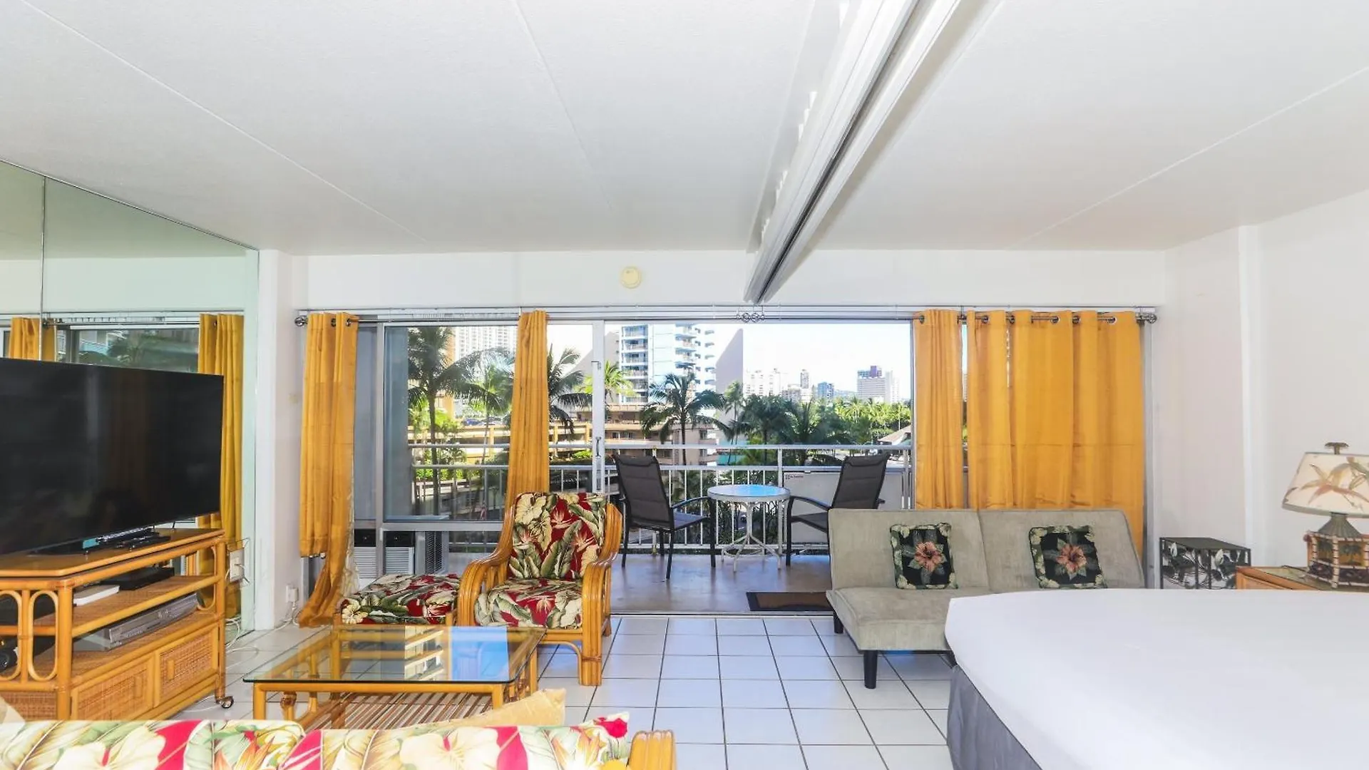 Ilikai Tower 1 Bedroom City View Condos With Private Lanai & Free Wifi! Honolulu Apartmán