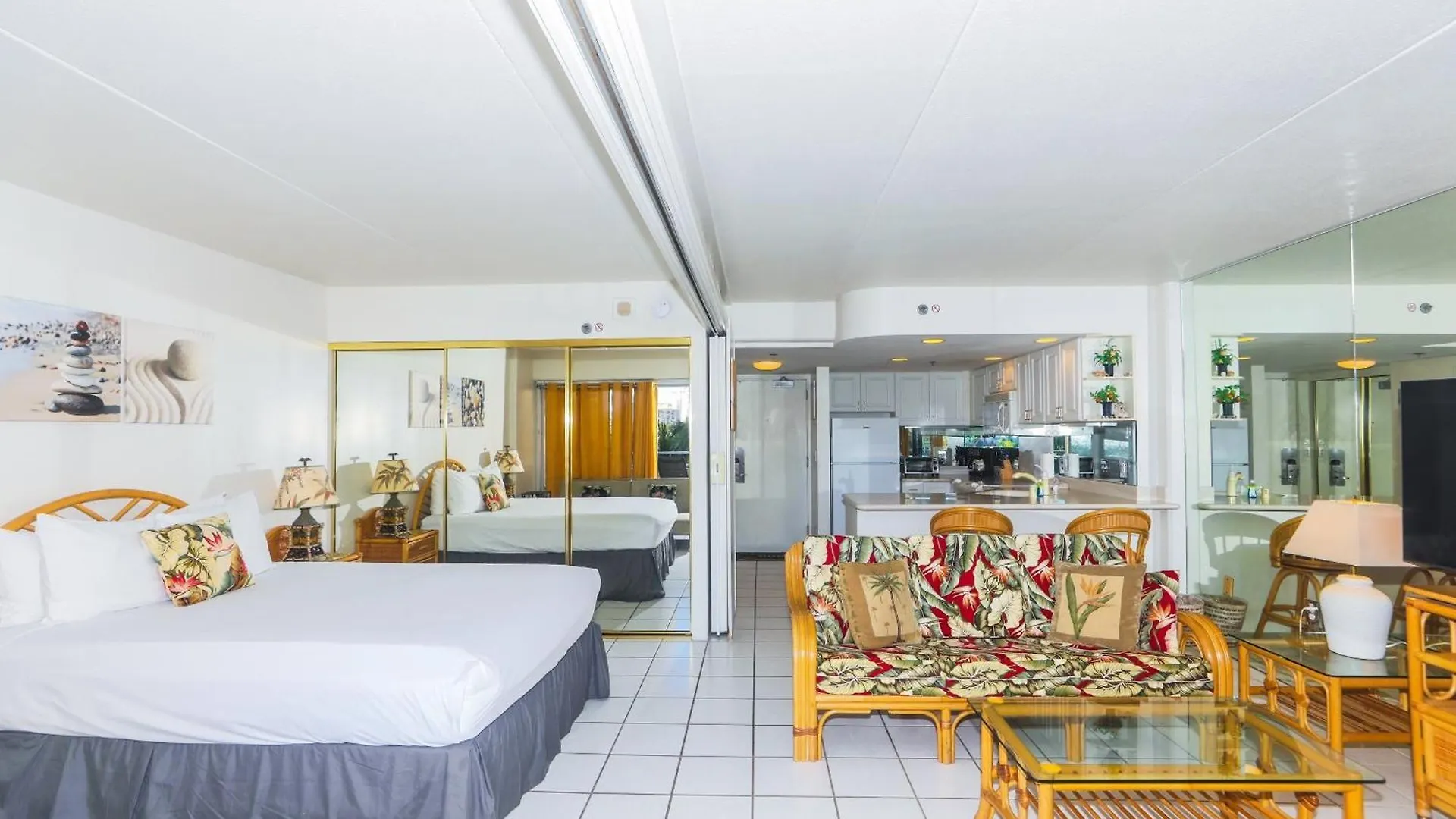 Ilikai Tower 1 Bedroom City View Condos With Private Lanai & Free Wifi! Honolulu