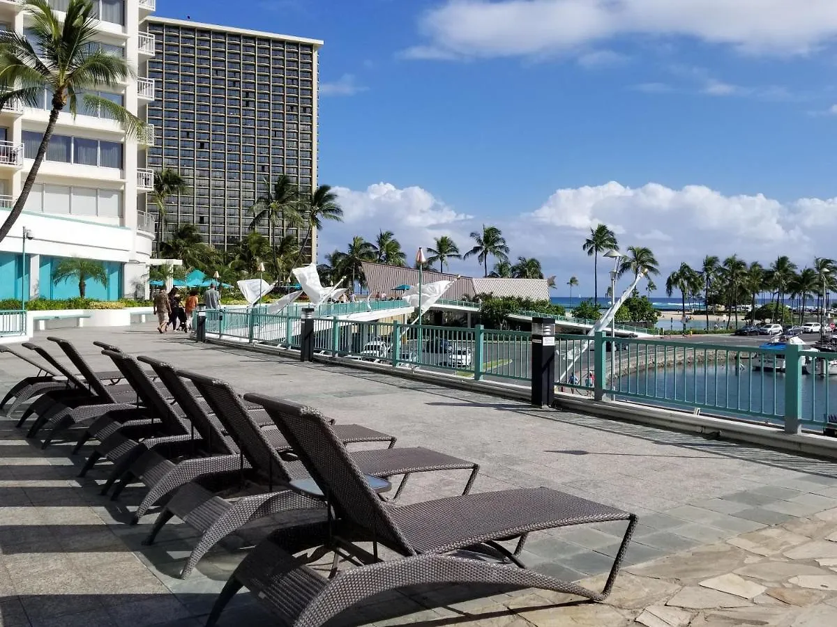 Ilikai Tower 1 Bedroom City View Condos With Private Lanai & Free Wifi! Honolulu