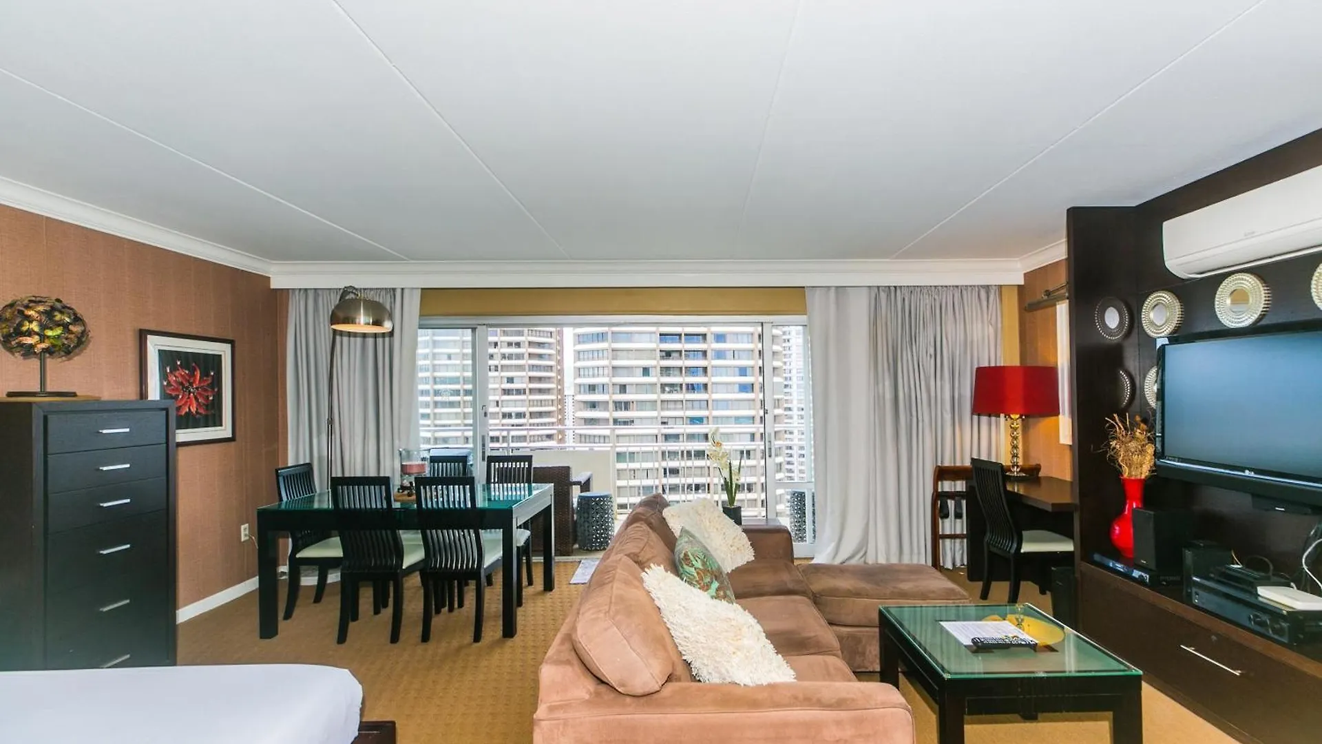 Ilikai Tower 1 Bedroom City View Condos With Private Lanai & Free Wifi! Honolulu