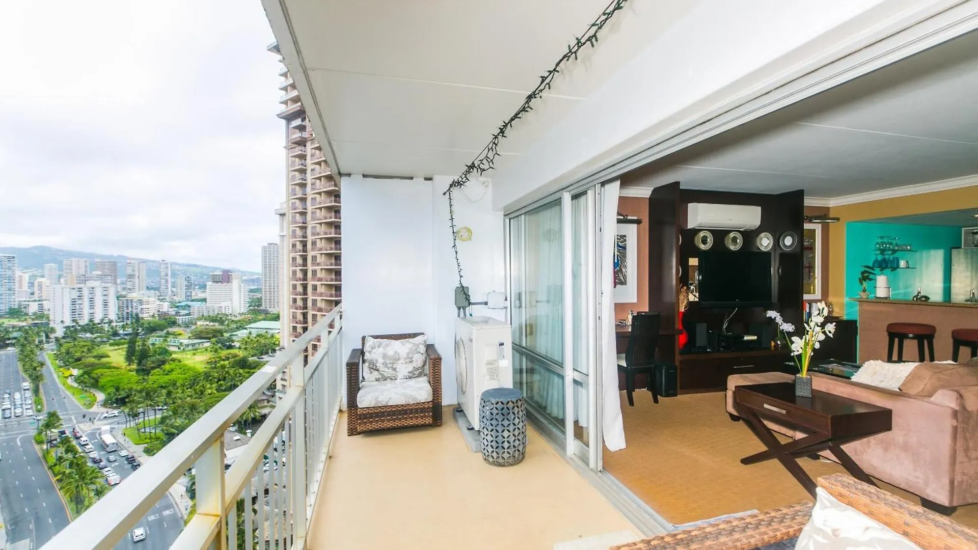 Ilikai Tower 1 Bedroom City View Condos With Private Lanai & Free Wifi! Honolulu 0*,